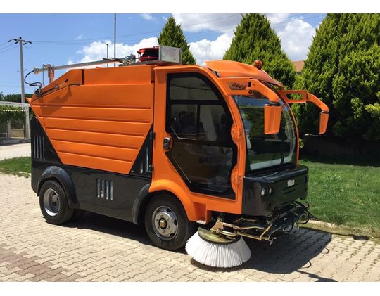 Самоходная подметально-уборочная машина H5