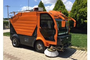 Самоходная подметально-уборочная машина H5